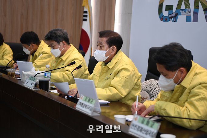 유천호 강화군수가 확대간부회의를 주재하고 있다. ⓒ 강화군청 제공