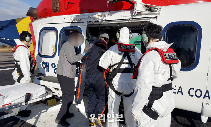 응급환자 헬기 긴급 이송장면 ⓒ인천해양경찰청