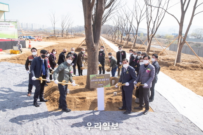 서구, ‘걷고 싶은 느티나무 300 숲길’ 식수식 개최 ⓒ서구청