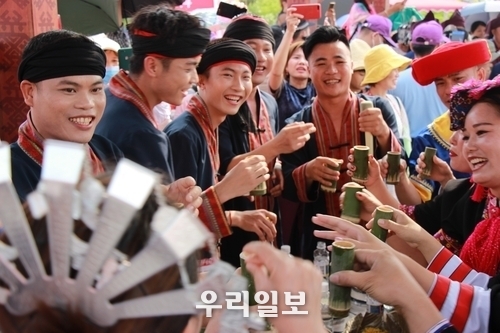 먀오족의 전통 축제 