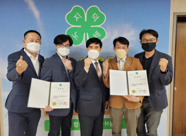 (왼쪽부터 김유근 장애인총연합이사, 사업단본부장 이태훈, 회장 방덕우, 사업단단장 김종호, 광주KBS방송총국 임근훈국장)