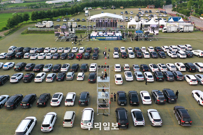 안성맞춤 드라이빙 씨어터 700여 명의 관객들이 자동차 안에서 공연행사를 즐기고 있다.(사진=한국관광공사)