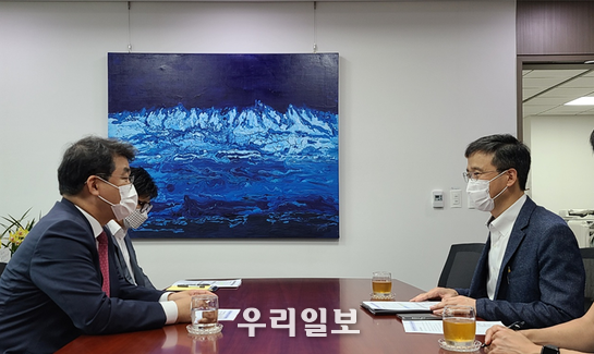 배준영 의원이 서해5도 종합발전계획 추진현황 점거하고 있다. ⓒ 배준영 의원실 제공