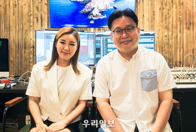 이번 영상을 기획한 서경덕 교수(오른쪽)와 내레이션을 맡은 가수 송가인(왼쪽)