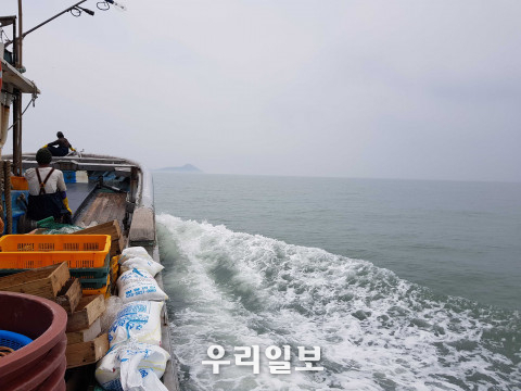 파도상자에 참여하는 어부 회원들이 조업을 나가고 있다.