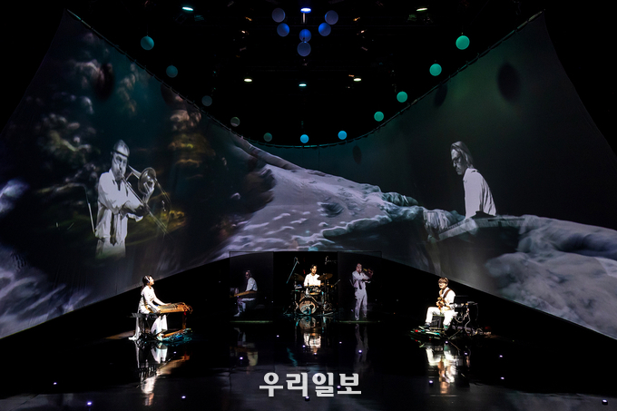 서울예대 컬처허브를 통해 미국 뉴욕과 한국을 연결해 공연된 텔레마틱 홀로그램 퍼포먼스 ‘Vital Signs’