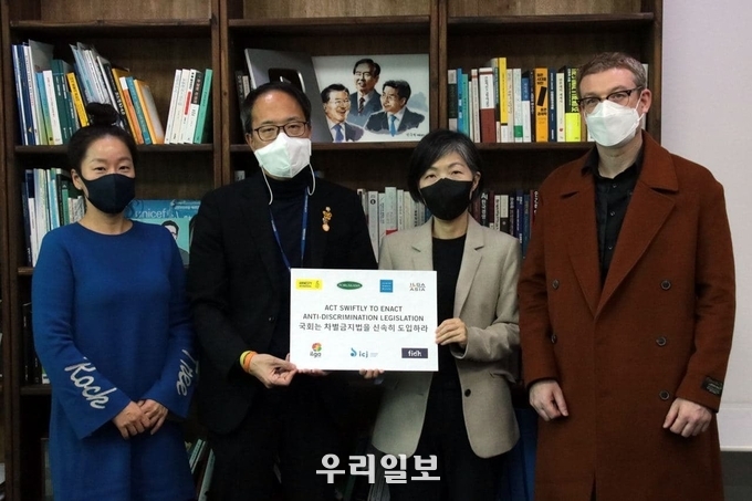 윤지현 국제앰네스티 사무처장 박주민 국회 법제사법위원회 간사(왼쪽에서 두번째) 방문 