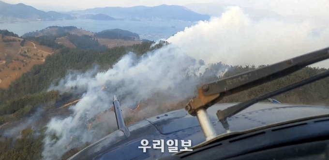 경남 남해 산불 모습.(사진=산림청)
