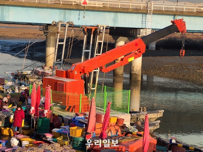남동구, 소래포구에 15톤급 다목적 소형어선 인양기 설치 ⓒ남동구청