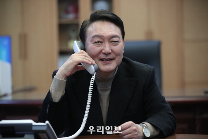 尹 대통령 당선인 보리스 존슨 영국 총리와 양국간 관계 발전방안 논의 전화 통화 ⓒ 인수위 대변인실 제공