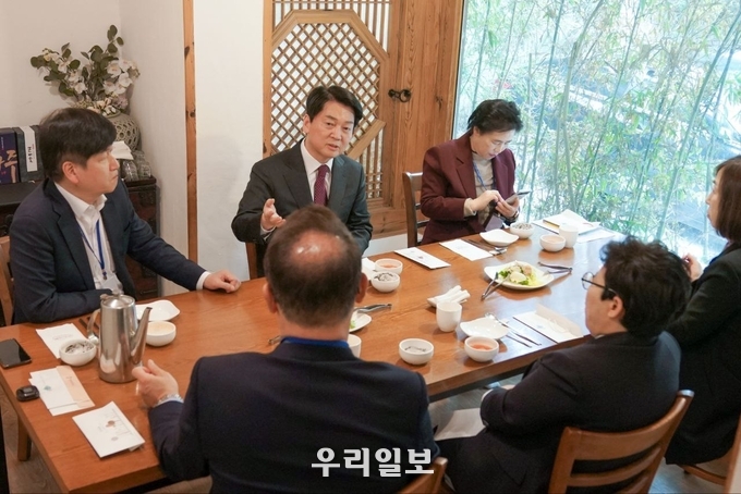 안철수 위원장이 사회복지문화분과 인수위원과 업무회의 진행 ⓒ 인수위 대변인실 제공