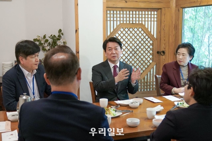 안철수 위원장이 사회복지문화분과 인수위원과 업무회의 진행 ⓒ 인수위 대변인실 제공