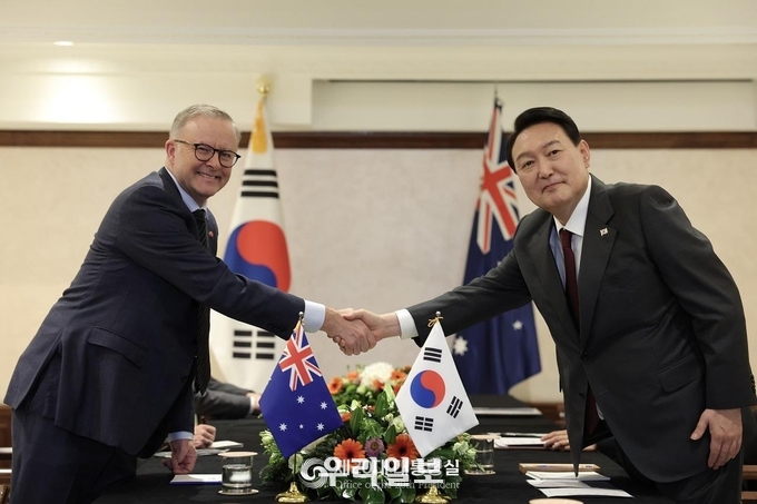 윤석열 대통령은 앤서니 노먼 알바니지 호주 총리와 정상회담을 가졌다. ⓒ 대통령실 제공