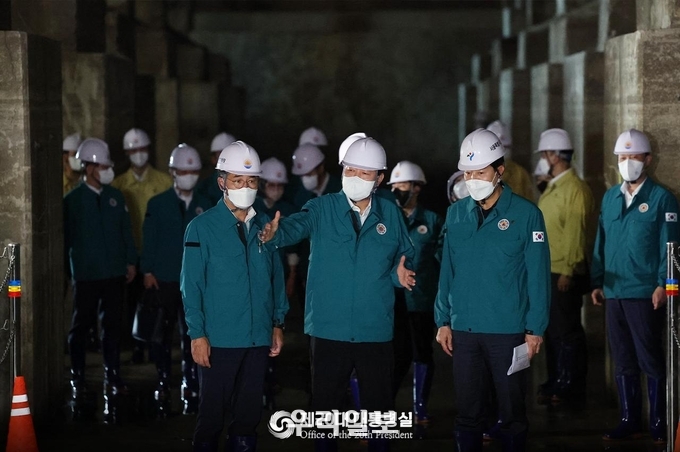 8월 23일 윤석열 대통령은 신월동 대심도 빗물터널을 방문해 현장점검을 했다. ⓒ 대통령실 제공