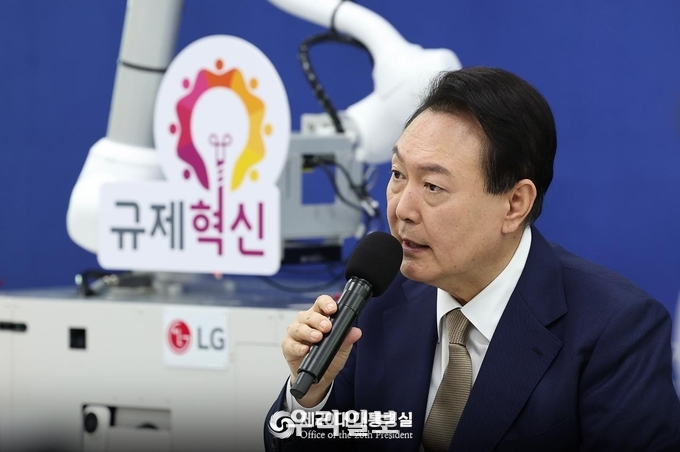8월 26일 윤석열 대통령은 대구 성서산업단지 로봇공장에서 제1차 규제혁신전략회의를 주재했습니다. ⓒ 대통령실 제공