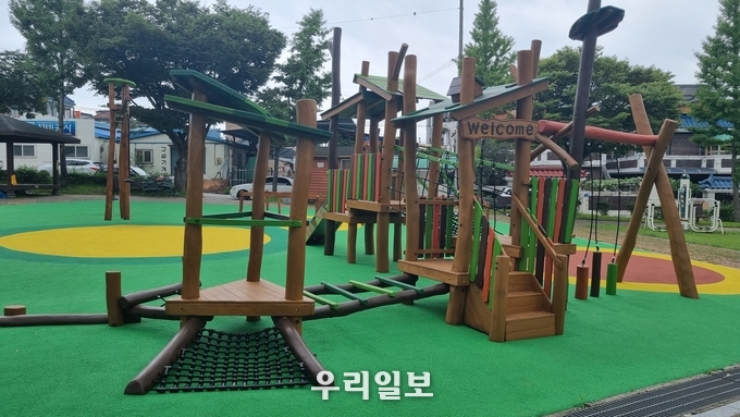 친환경 목재 놀이터.(사진=충주시청)