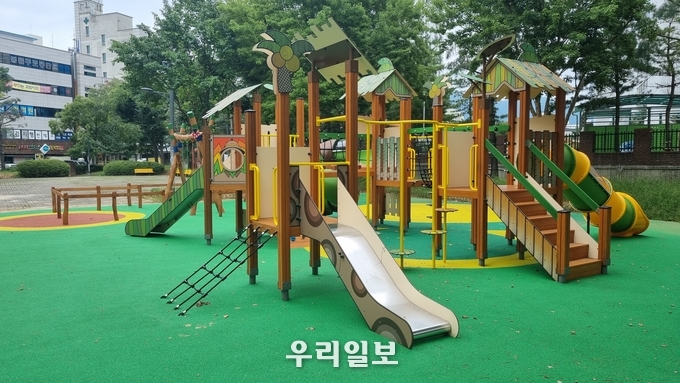 친환경 목재 놀이터.(사진=충주시청)