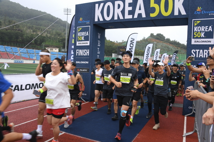 제8회 동두천 KOREA 50K 국제 트레일러닝 대회 성황리 개최 ⓒ 동두천시청 제공