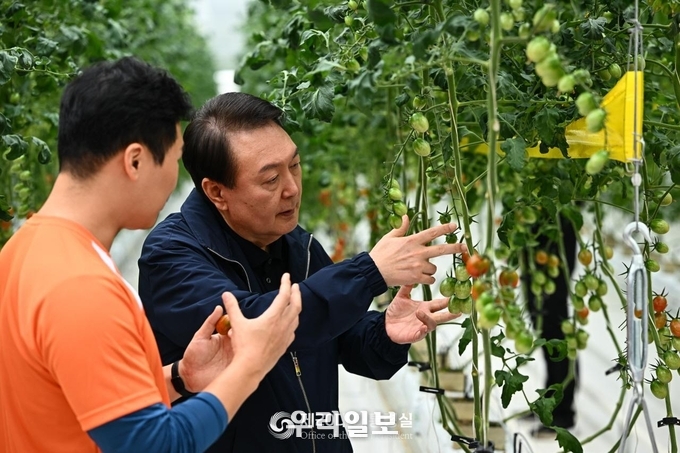 윤석열 대통령은 경상북도 상주시 스마트팜혁신밸리를 방문해 제9차 비상경제민생회의를 주재했다. ⓒ 대통령실 제공