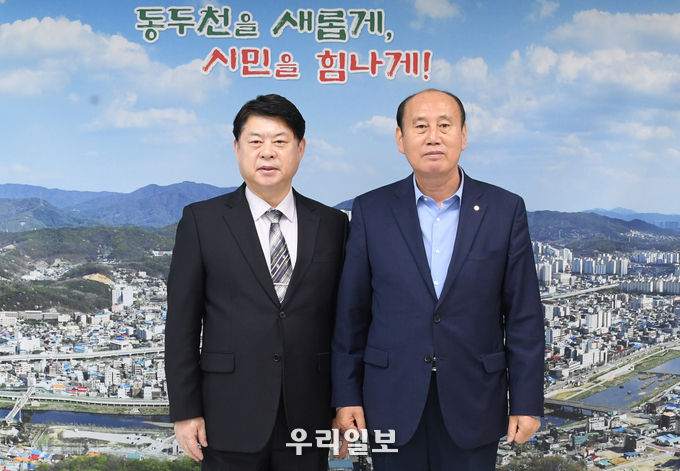 박형덕 동두천시장, 이한규 경기도 행정2부지사 면담하고 있다. ⓒ 동두천시청 제공
