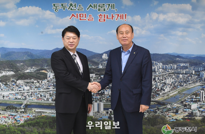 박형덕 동두천시장, 이한규 경기도 행정2부지사 면담하고 있다. ⓒ 동두천시청 제공