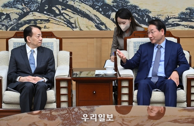 유정복 인천시장이 26일 G타워에서 아사카와 마사츠구 ADB(아시아개발은행)총재를 접견하고 있다. ⓒ 인천시청 제공