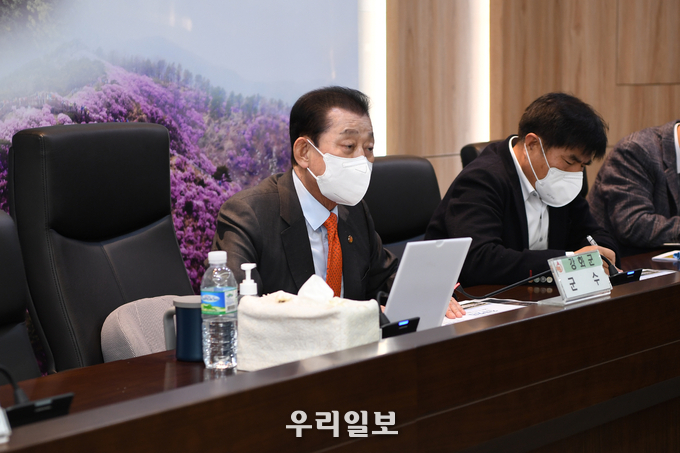 유천호 강화군수가 간부회를 주재하고 있다 ㅇ3 강화군청 제공