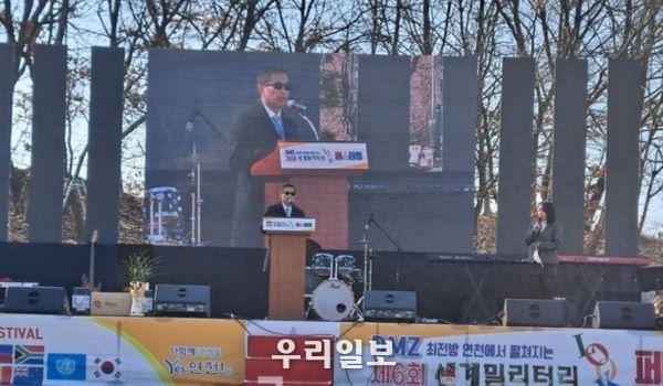이날 로뮬로 빅터 이즈라엘 주니어 주한필리핀 총영사가 축사를 하고 있다.