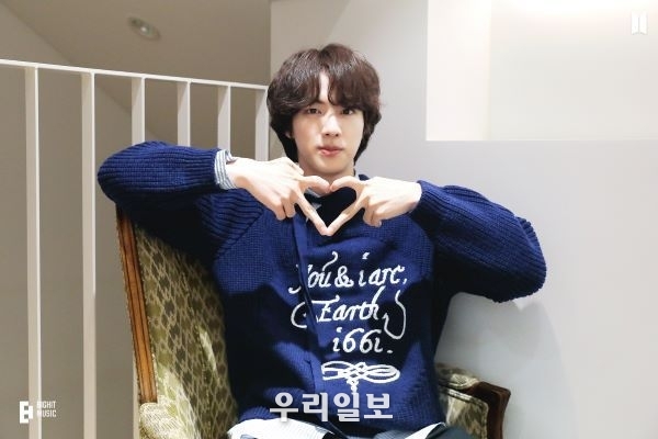 방탄소년단(BTS) 진 팬클럽, 홀트아동복지회에 생일 기념 후원금 전달