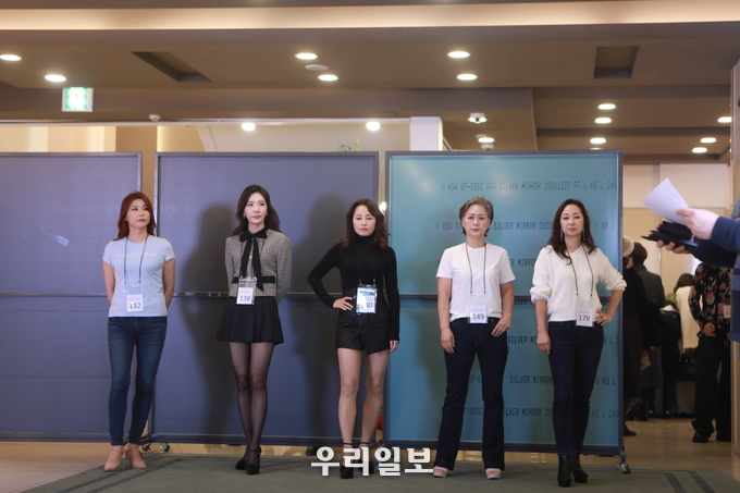 지난 12월 5일 2022 대한민국 국가대표 모델 선발대회 본선 진출자들을 뽑는 오디션에서 모델들이 기량을 펼치고 있다. 