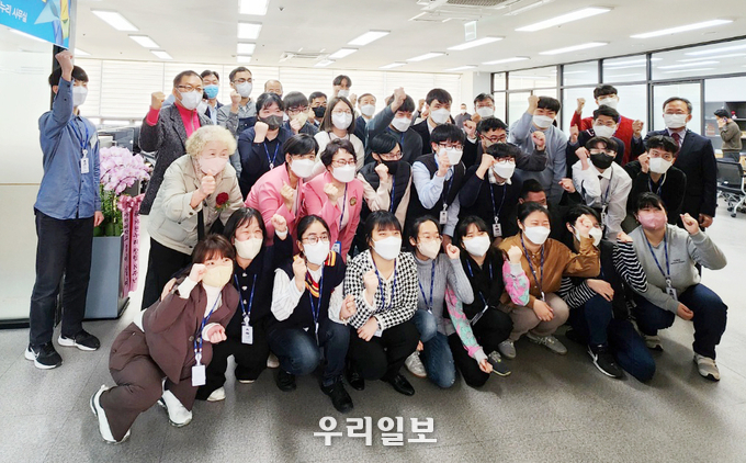 9일 개최된 가천누리 8주년 기념식에서 임직원을 비롯해 외빈들이 함께 기념촬영을 하고 있다. ⓒ 가천대 길병원 제공