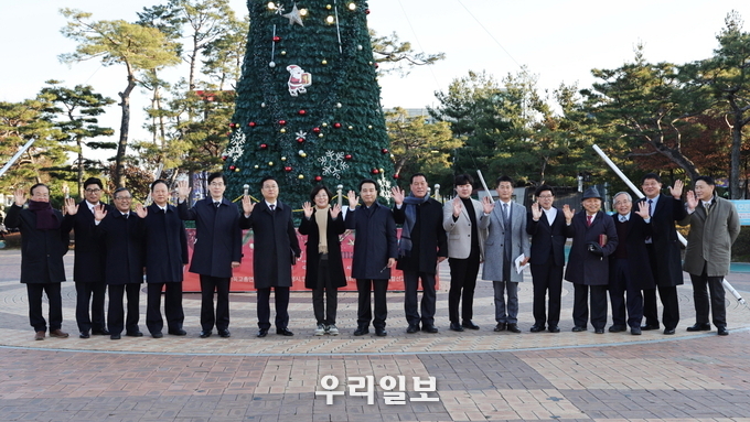 안성시 내혜홀 광장에서 ‘2022년 성탄트리점등식’이 안성시기독교총연합회 주최로 개최 ⓒ 안성시청 제공