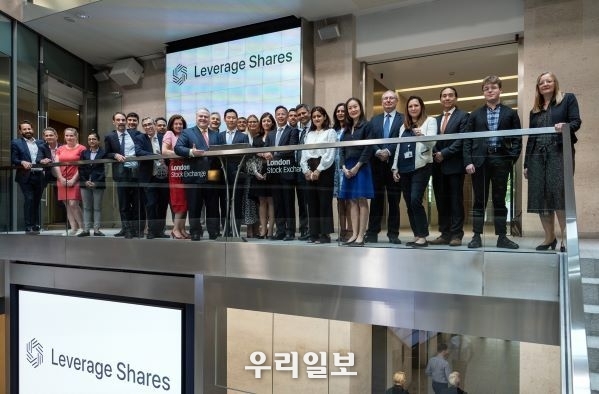 레버리지 셰어즈 상장기념으로 영국런던거래소에서 진행한 Closing Bell