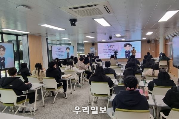 하영제 의원이 유치한 사천.남해.하동의 예비수험생 위한 EBS 입시설명회를 개최하고 있다.