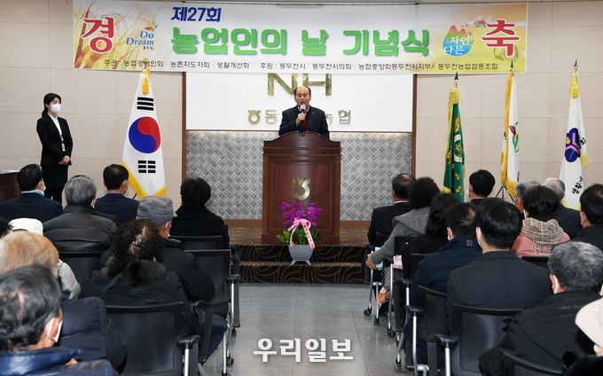 박형덕 동두천시장이 ,'제27회 농업인의 날 행사'에서 인사말을 하고 있다. ⓒ 동두천시 제공