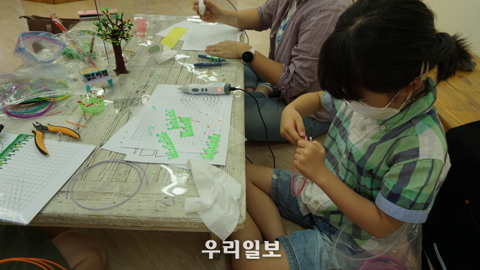 2021 부개어린이도서관 길 위의 인문학 ‘상상을 현실로, 3D 펜으로 도시를 재생하라’, ‘굴포하늘길’ 작품해설 동영상 中 ⓒ 부평구청 제공