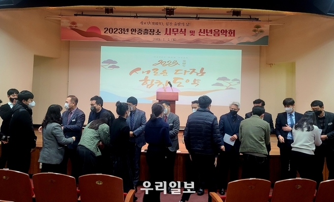 평택시 안중출장소 신년음악회를 겸한 특별한 시무식 개최 ⓒ 평택시청 제공