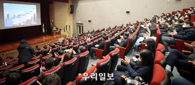 김진용 경제청장과 신년인사 및 월례회의를 하고 있다. ⓒ 인천경제청 제공