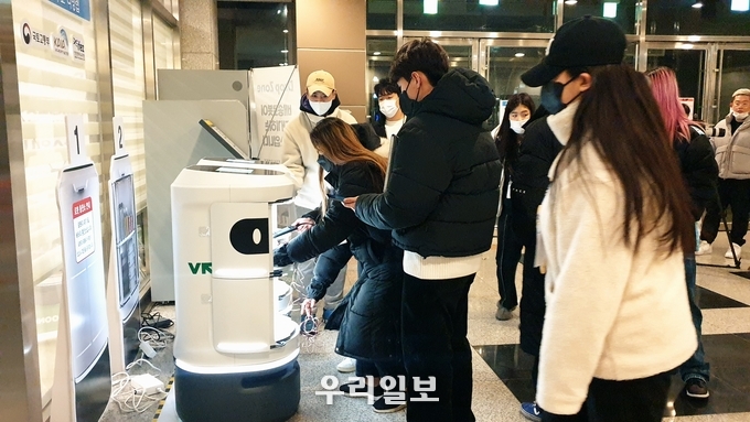 인천경제청,‘2022년 스마트시티 혁신 기술 발굴사업’의 일환 자율주행 로봇 실증 ⓒ인천경제청 제공