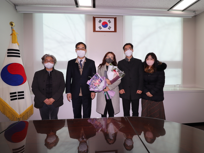 인천보훈지청 국가유공자 명패 달아드리기 사업 ⓒ 인천보훈지청 제공