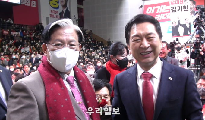 왼쪽 최태영 유세총괄본부장, 오른쪽 김기현 의원