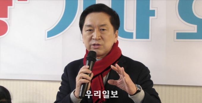 김기현 의원이 여의도에서 "연포탕"기자간담회를 하면서 인사말을 하고 있다. ⓒ 우리일보 db