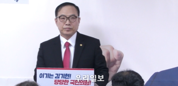 정연석 목사가 김기현 국민의힘 당대표 후보 지지선언문을 낭독하고 있다. ⓒ 우리일보 db