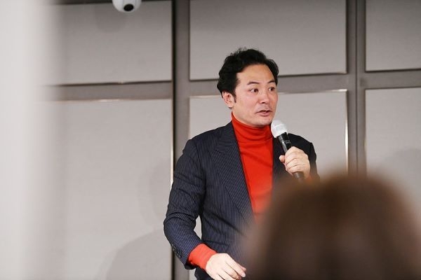 서울문화예술원 BEST과정 최고경영자과정(AMP)에서 김창옥 명사가 인문학 특강을 진행하고 있다.
