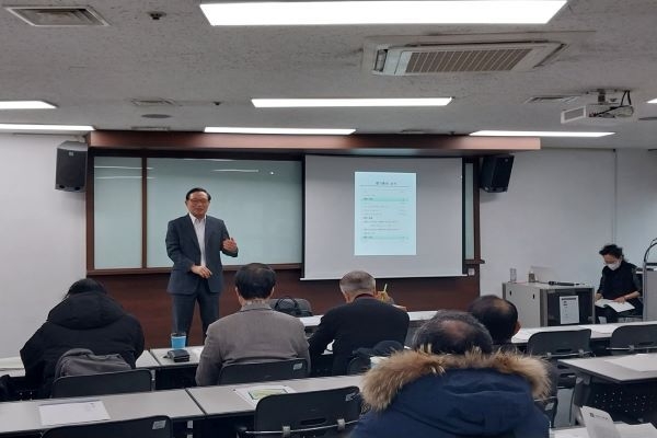 1월 31일 서울여성플라자 아트컬리지에서 사단법인 주거복지연대 남상오 이사장이 2023년 제1차 정기총회에서 인사말을 하고 있다.