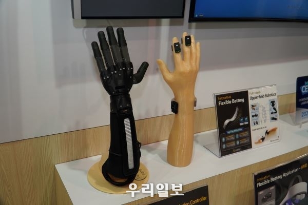 무인화 서비스 및 교육용 인공지능 모듈형 로봇팔 ‘HUENIT’을 선보여, ‘로봇공학(Robotics)’ 부문에서 혁신상을 수상한 ‘슈퍼노바'은 기존 로봇대비 저렴한 만능 AI 로봇팔 개발 및 대중화 비즈니스 전략 창출하고 있다.