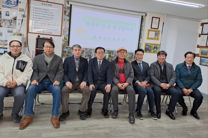 환경부 민관환경협의회 각 분과 위원장회의후 기념촬영 ⓒ 동두천시 제공