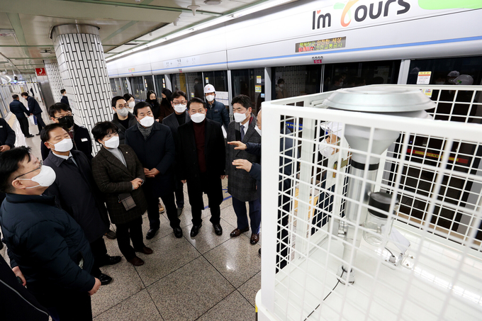 시의회건설교통위원회는 16일 시민들의 대표적 교통수단인 지하철의 정비 및 안전 운행 실태를 점검하고 있다 ⓒ 인천시의회 제공