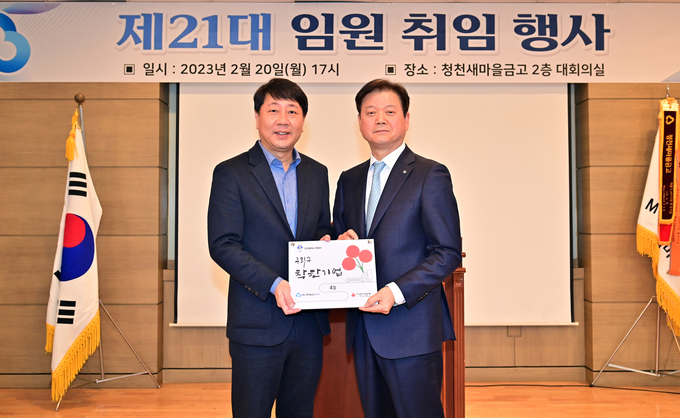 부평구 제 21 임원 취임행사 차준택 부평구청장이 기념촬영을 하고 있다. ⓒ 부평구 제공