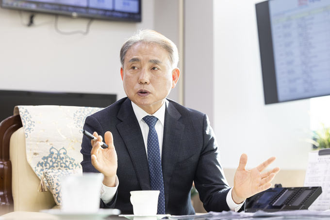 윤환 계양구청장이 노인일자리 및 사회활동에 대해 설명을 하고 있다. ⓒ 계양구청 제공